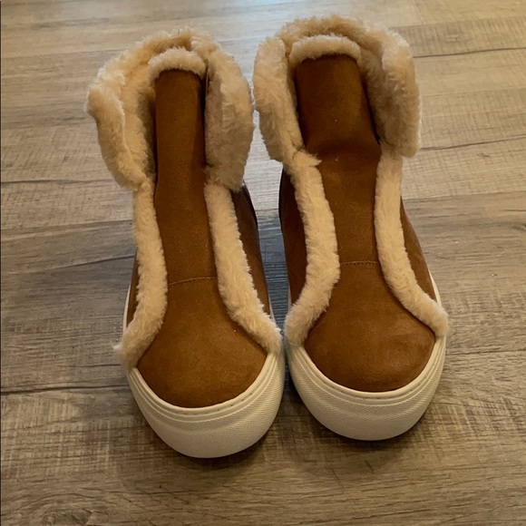 Hardly worn Jack Rogers shearling booties!